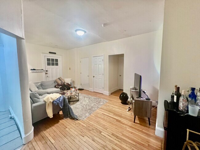 322 Saint Paul St, Unit 1 in Brookline, MA - Building Photo - Building Photo