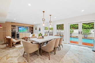 200 W Mashta Dr in Key Biscayne, FL - Building Photo - Building Photo