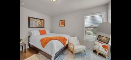 4612 Peach Grove Rd in Austin, TX - Foto de edificio - Building Photo