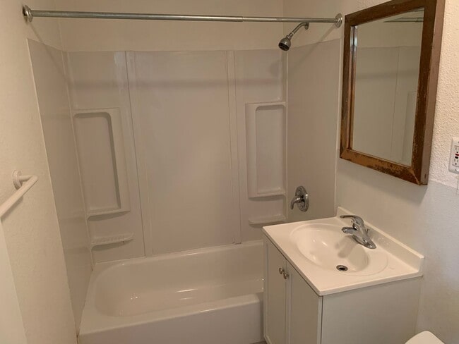 1130 Pomeroy St in Manhattan, KS - Building Photo - Building Photo