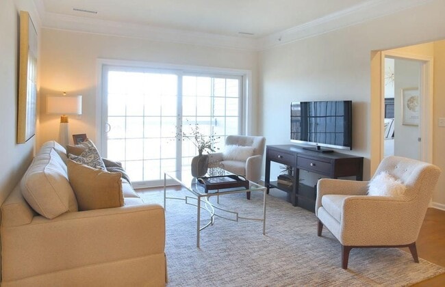 110 Trotter Rd, Unit 302 in Weymouth, MA - Foto de edificio - Building Photo