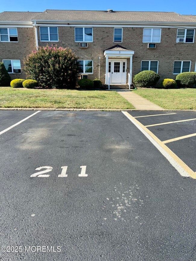 3 Windsor Terrace in Freehold, NJ - Building Photo - Building Photo