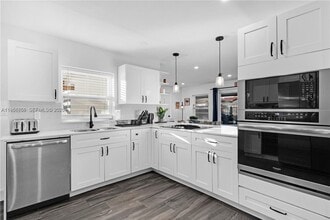 6661 Freedom St in Hollywood, FL - Building Photo - Building Photo