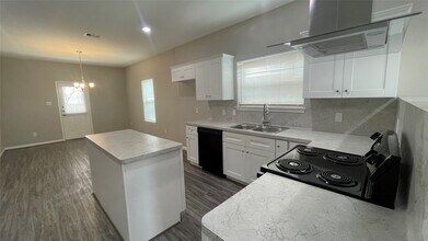 4510 Mayflower St in Houston, TX - Building Photo - Building Photo