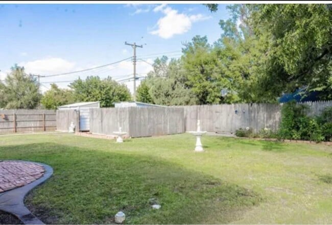 1824 Chestnut Dr in Pampa, TX - Foto de edificio - Building Photo