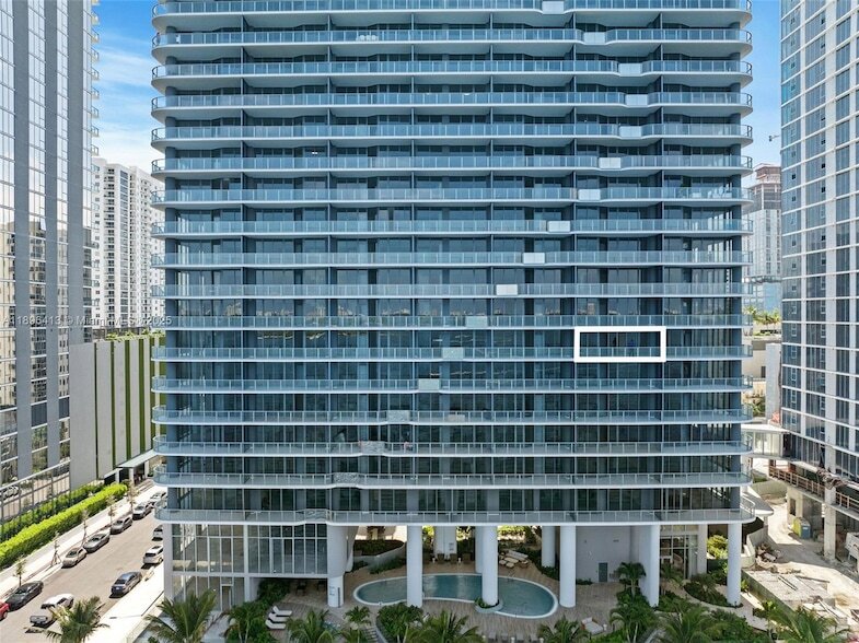 700 NE 24th St, Unit 702 in Miami, FL - Building Photo
