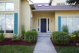 1394 E Holly St in Boise, ID - Building Photo - Building Photo