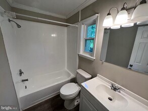18402 Cedar Dr in Triangle, VA - Building Photo - Building Photo