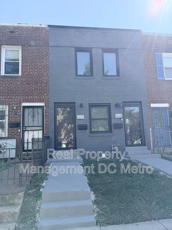property at 1447 Holbrook St NE