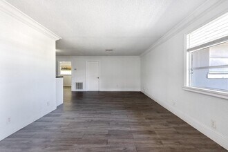 8642 Sunset Dr in Palm Beach Gardens, FL - Building Photo - Building Photo