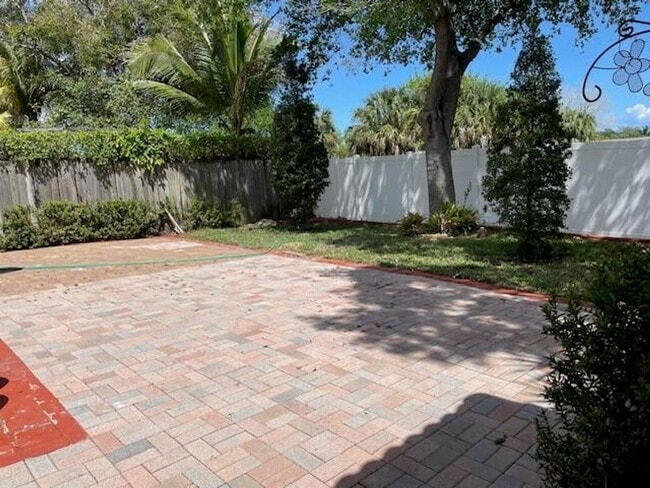 6352 NW 36th Ave in Coconut Creek, FL - Building Photo - Building Photo