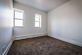 136 E 155th St Harvey, IL 60426 in Harvey, IL - Foto de edificio - Building Photo