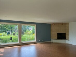 8551 North Point Dr in Fox Point, WI - Building Photo - Building Photo