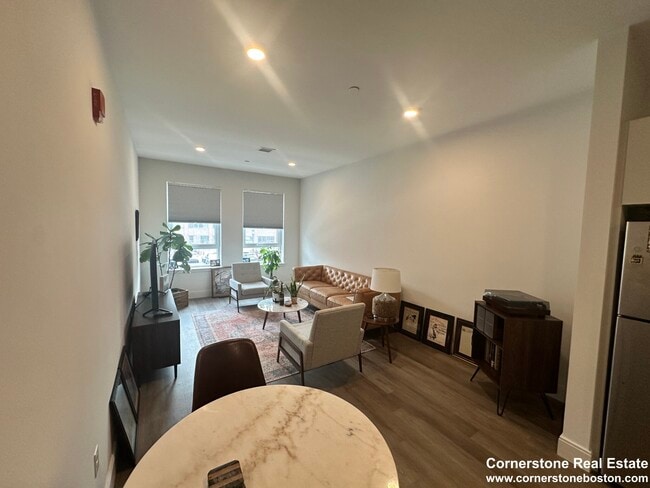 1085 Dorchester Ave, Unit 3 in Boston, MA - Building Photo - Building Photo