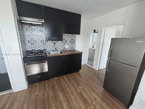 66 W 13th St in Hialeah, FL - Building Photo - Building Photo