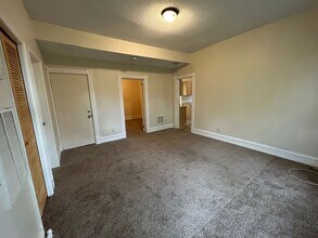 666 Sims Ave in St. Paul, MN - Foto de edificio - Building Photo