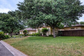 100 Timber Rock Dr in Del Rio, TX - Building Photo - Building Photo