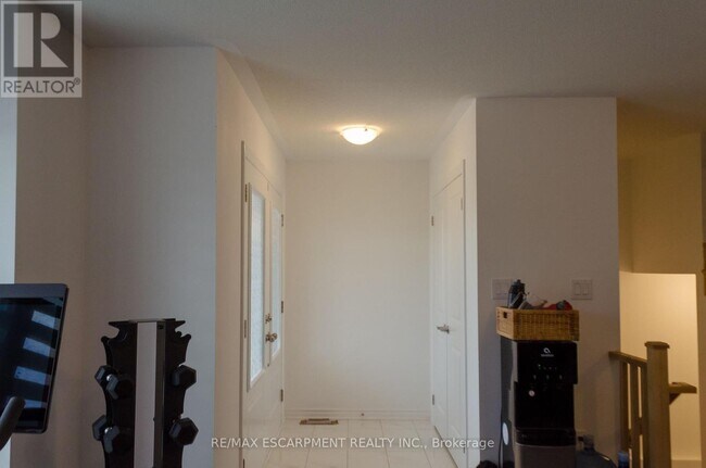 2481 Badger Cres in Oakville, ON - Building Photo - Building Photo