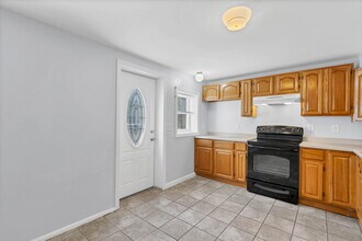 1552 Norwich-New London Turnpike in Montville, CT - Building Photo - Building Photo