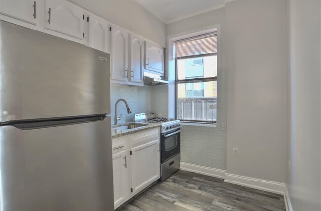 property at 4901 Murphy Pl