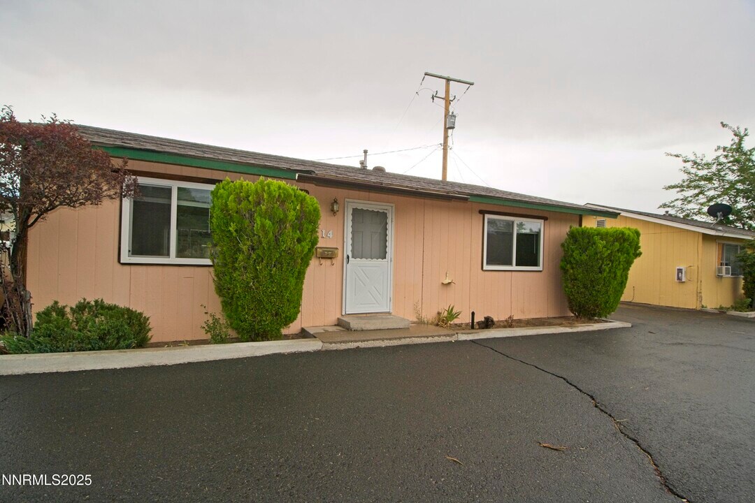 1600 E Long St in Carson City, NV - Building Photo