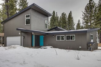 1330 Gilmore Lake Rd in South Lake Tahoe, CA - Foto de edificio - Building Photo