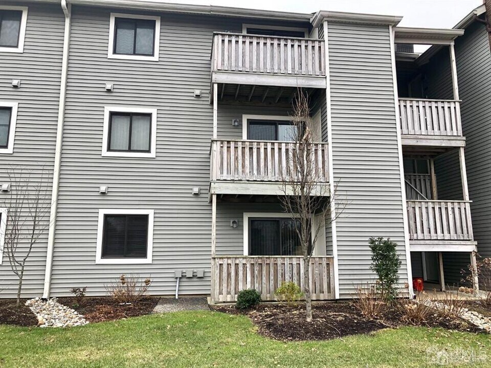 5013 Ravens Crest Dr in Plainsboro, NJ - Building Photo