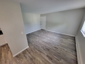 20411 Twelve Mile Rd in Roseville, MI - Building Photo - Building Photo