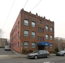 Capri in Portland, OR - Building Photo