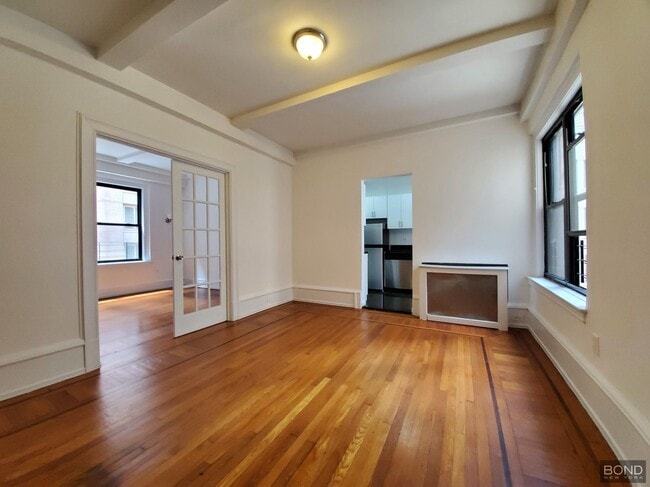 property at 140 W 55th St