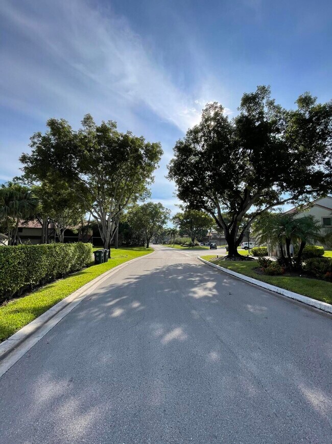 5520 Coach House Cir-Unit -F in Boca Raton, FL - Building Photo - Building Photo