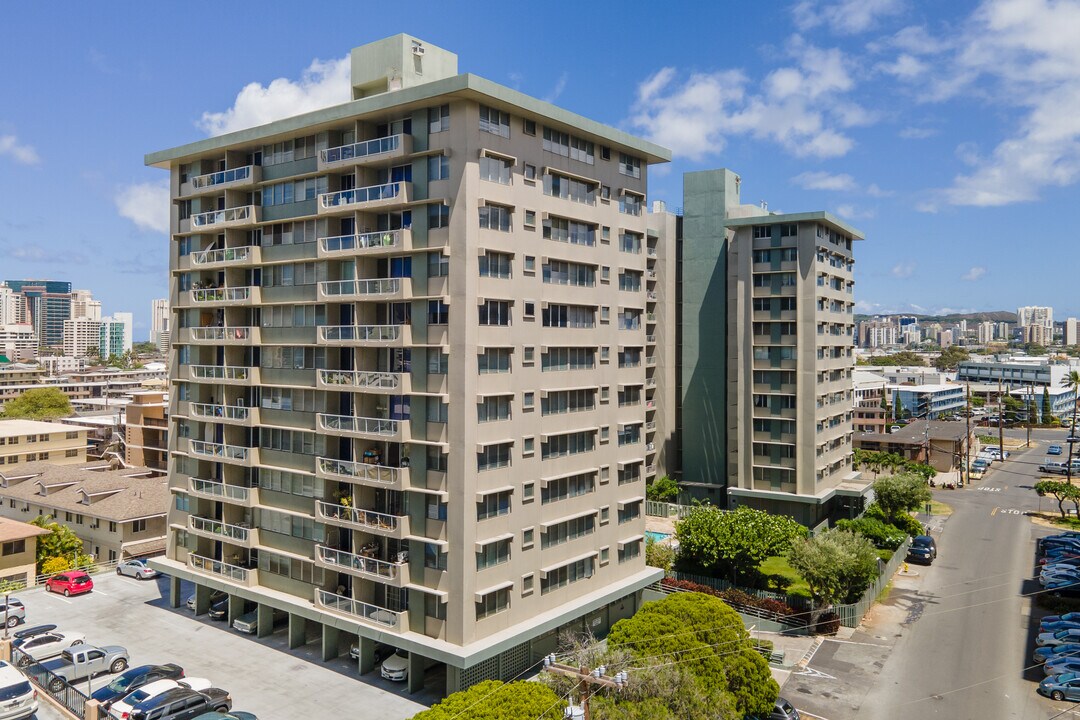 Hono Hale Towers in Honolulu, HI - Building Photo