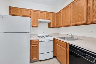 River East-Oxon Run in Washington, DC - Building Photo - Building Photo