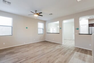 7032 S 7th Ln in Phoenix, AZ - Building Photo - Building Photo