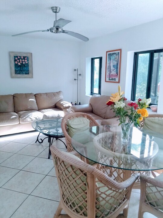 880 N E Stokes Terrace in Jensen Beach, FL - Building Photo