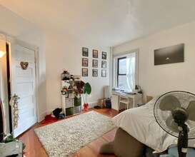 240 N Harvard St, Unit 2 in Boston, MA - Building Photo - Building Photo
