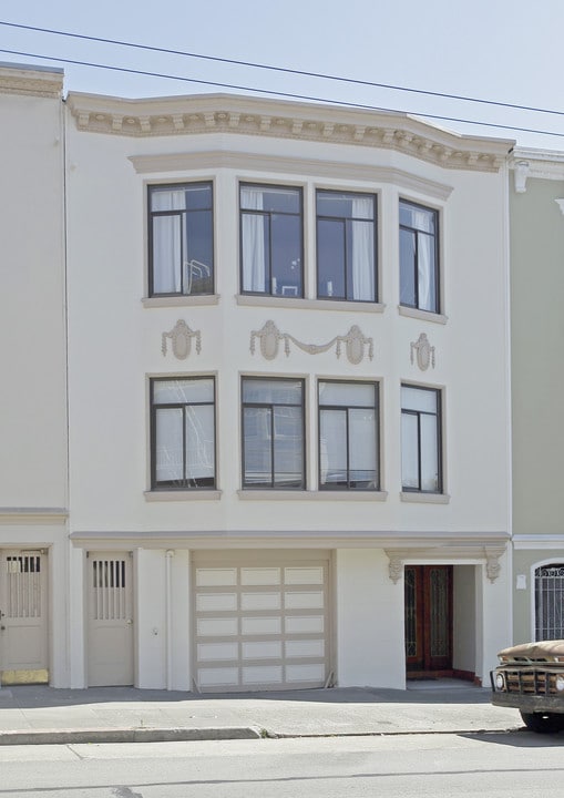1521 Chestnut St in San Francisco, CA - Building Photo