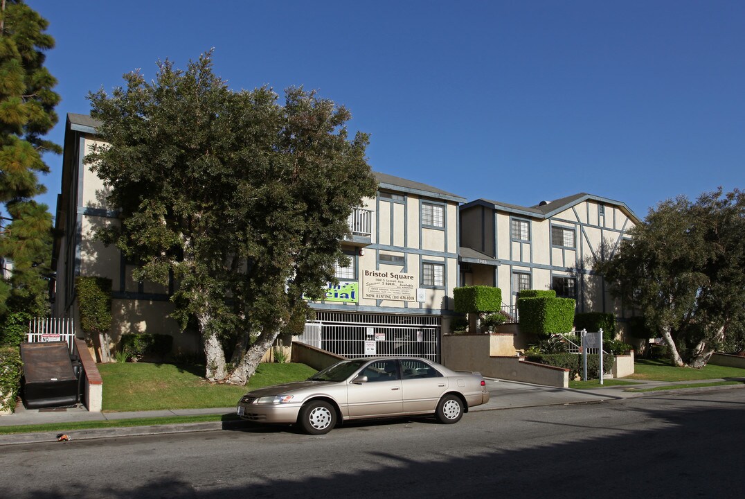 Bristol Square in Hawthorne, CA - Building Photo