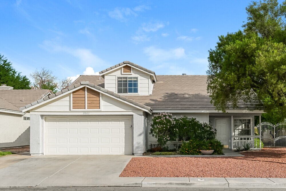 2043 Angel Falls Dr in Henderson, NV - Building Photo