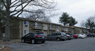 Victoria Gardens in Eatontown, NJ - Building Photo - Building Photo