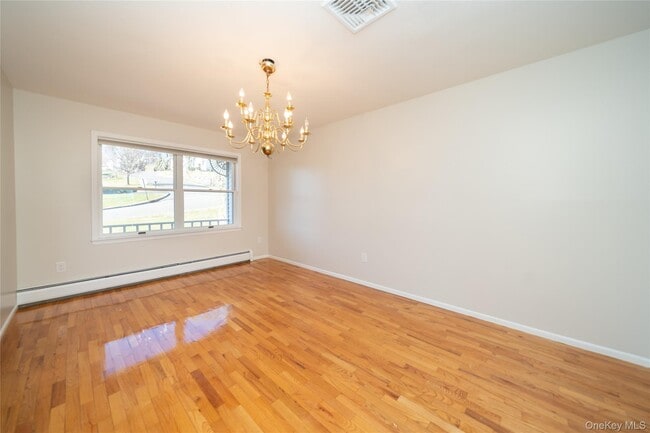 62 Walter Dr in Stony Point, NY - Building Photo - Building Photo