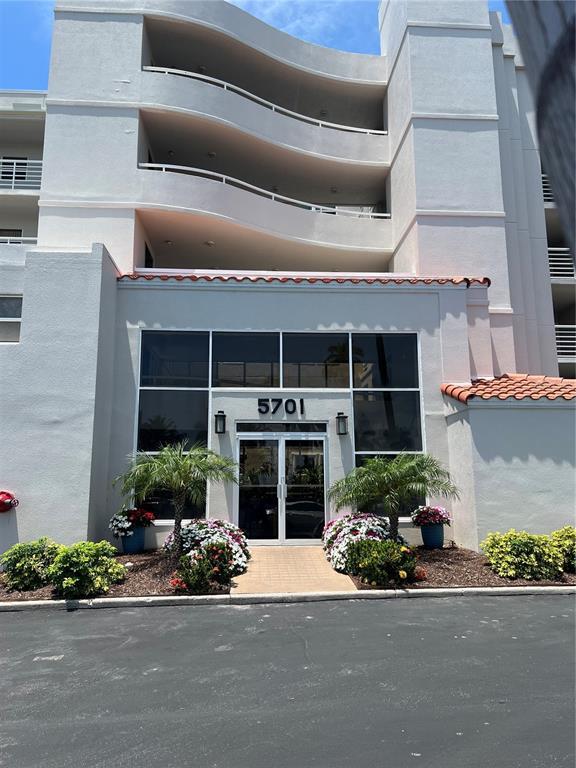 property at 5701 Bahia Del Mar Cir N