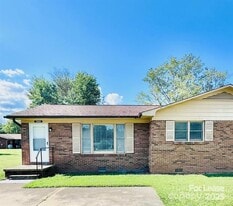 5904 US-70 in Old Fort, NC - Building Photo