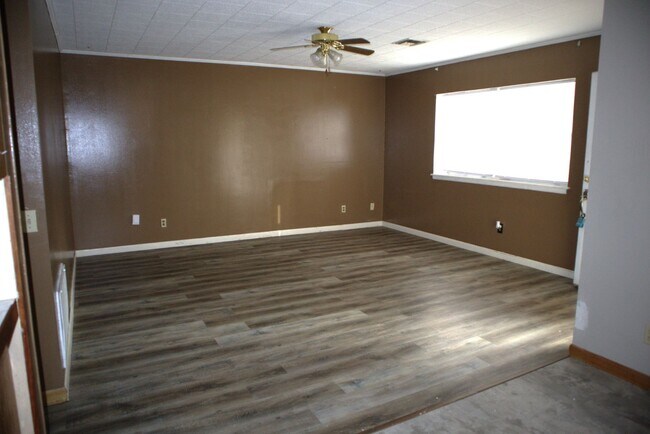 403 W Tom Stafford Ave in Weatherford, OK - Building Photo - Building Photo