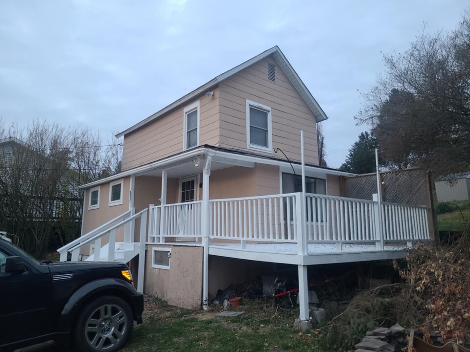 120B Martin St in Forest City, PA - Building Photo