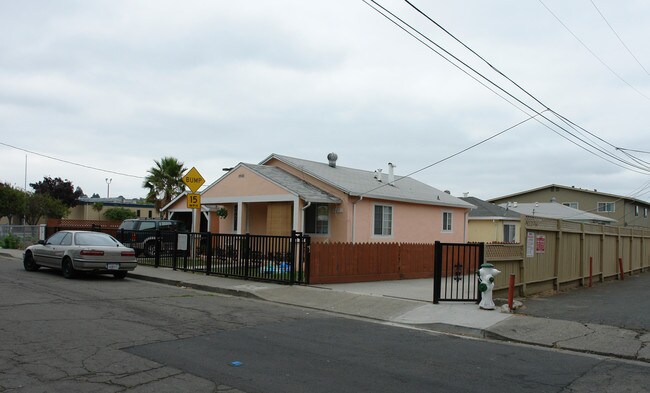927 Heartwood Ave in Vallejo, CA - Foto de edificio - Building Photo