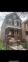 8331 S South Shore Dr, Unit 1 in Chicago, IL - Building Photo