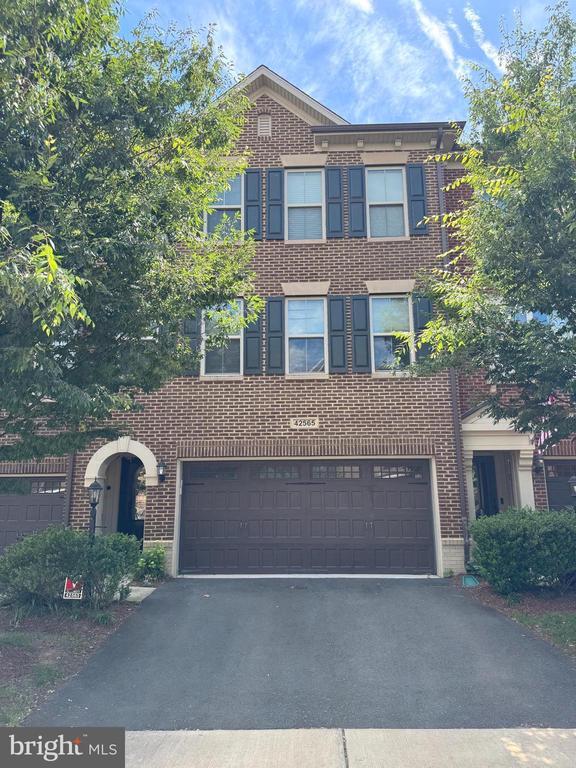 property at 42565 Dreamweaver Dr
