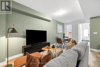 447 Lansdowne Ave in Toronto, ON - Building Photo - Building Photo