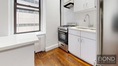 140 E 46th St in New York, NY - Building Photo - Building Photo